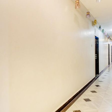 SPOT ON 44704 Harihar Lodging And Yatri Niwas Hotel Kolhapur Bagian luar foto