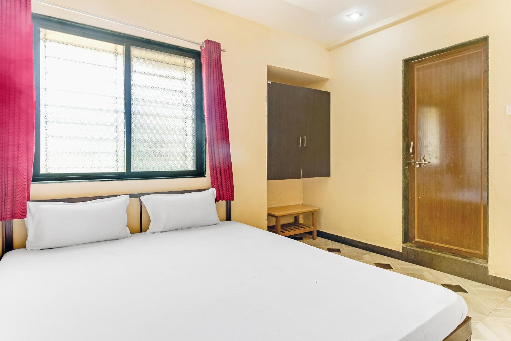 SPOT ON 44704 Harihar Lodging And Yatri Niwas Hotel Kolhapur Bagian luar foto