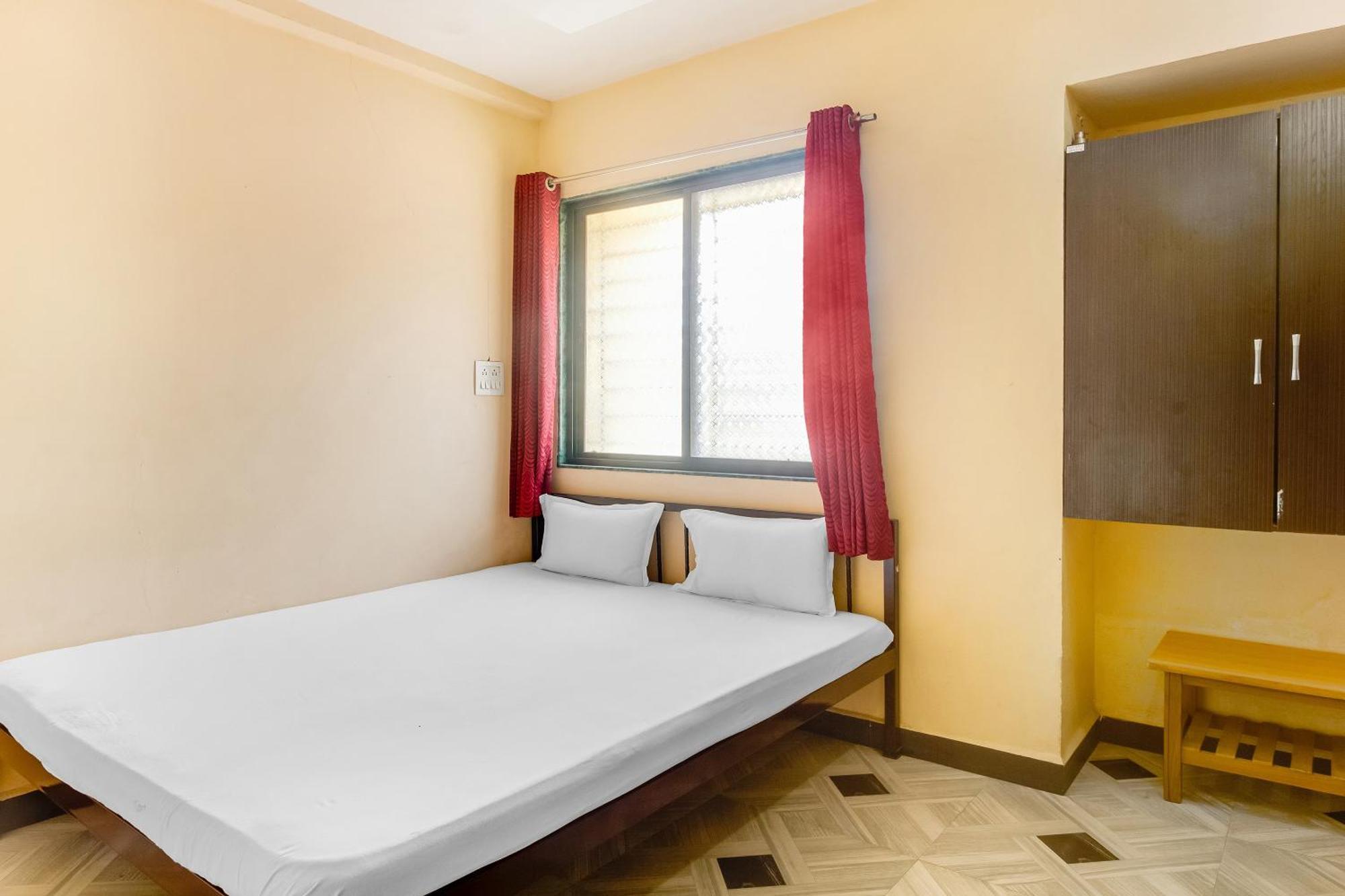 SPOT ON 44704 Harihar Lodging And Yatri Niwas Hotel Kolhapur Bagian luar foto