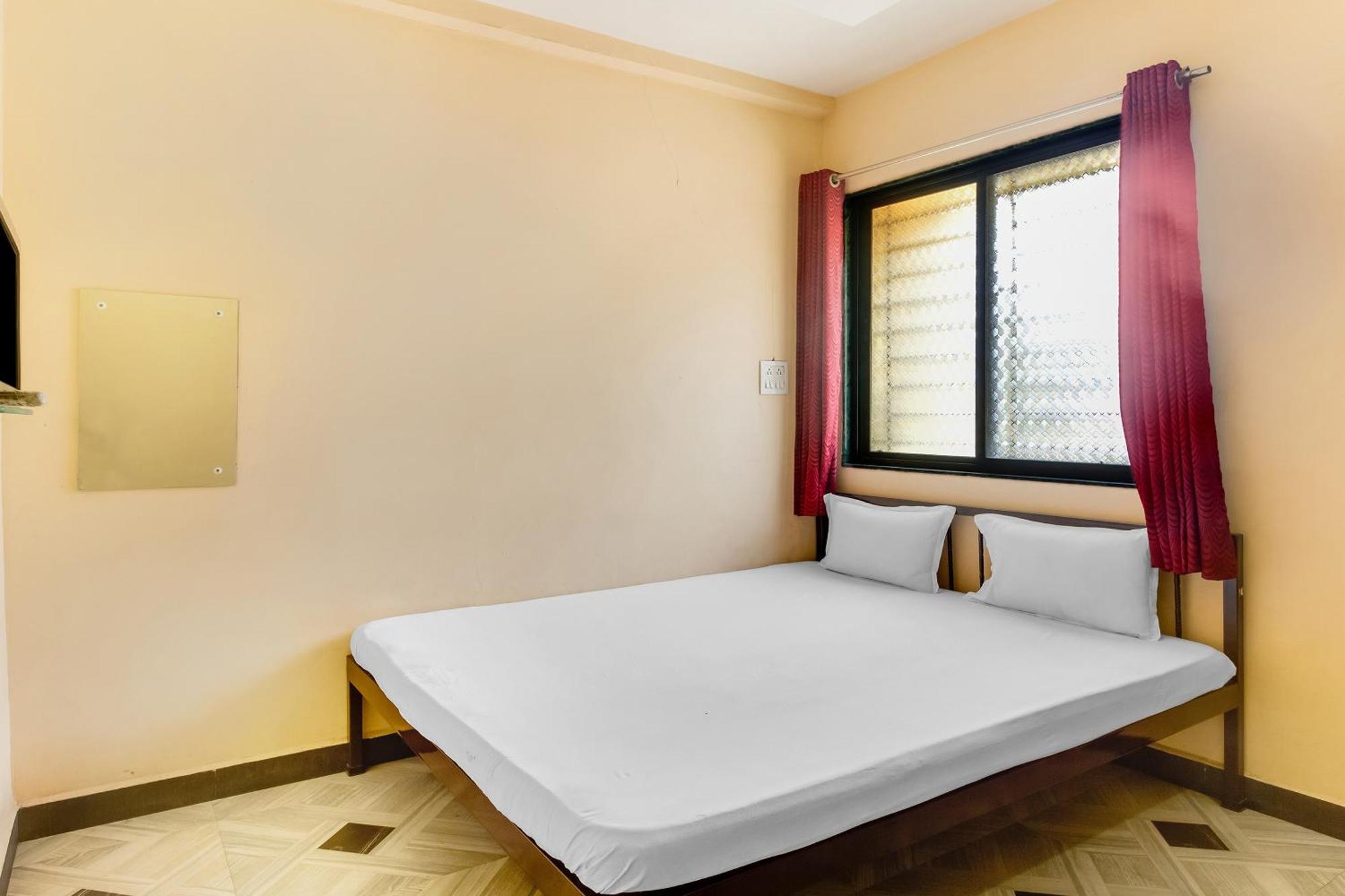 SPOT ON 44704 Harihar Lodging And Yatri Niwas Hotel Kolhapur Bagian luar foto
