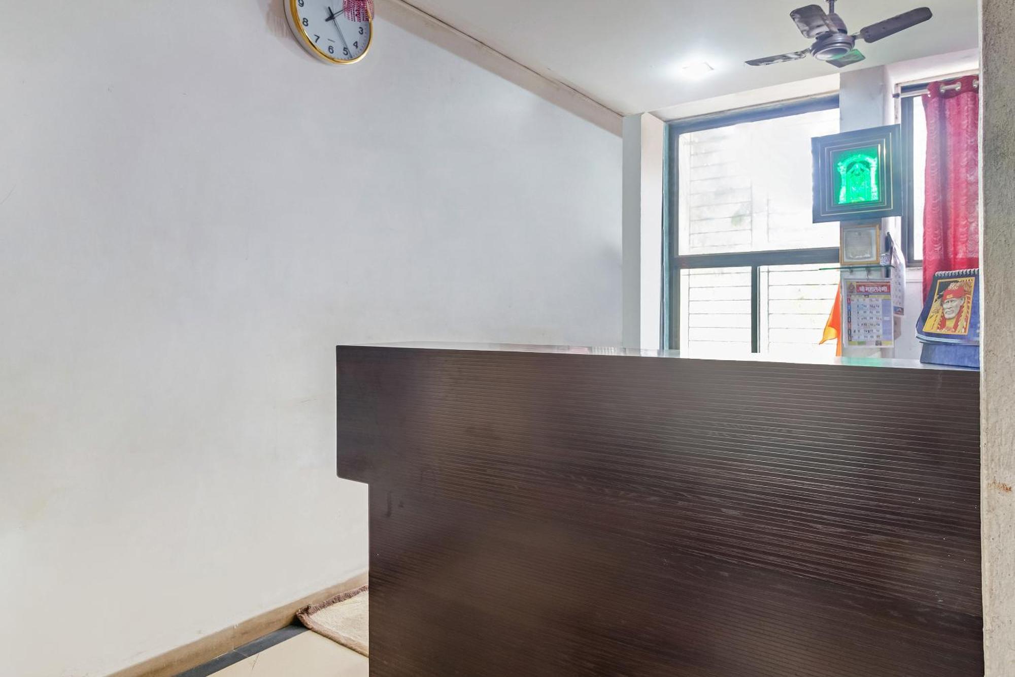 SPOT ON 44704 Harihar Lodging And Yatri Niwas Hotel Kolhapur Bagian luar foto