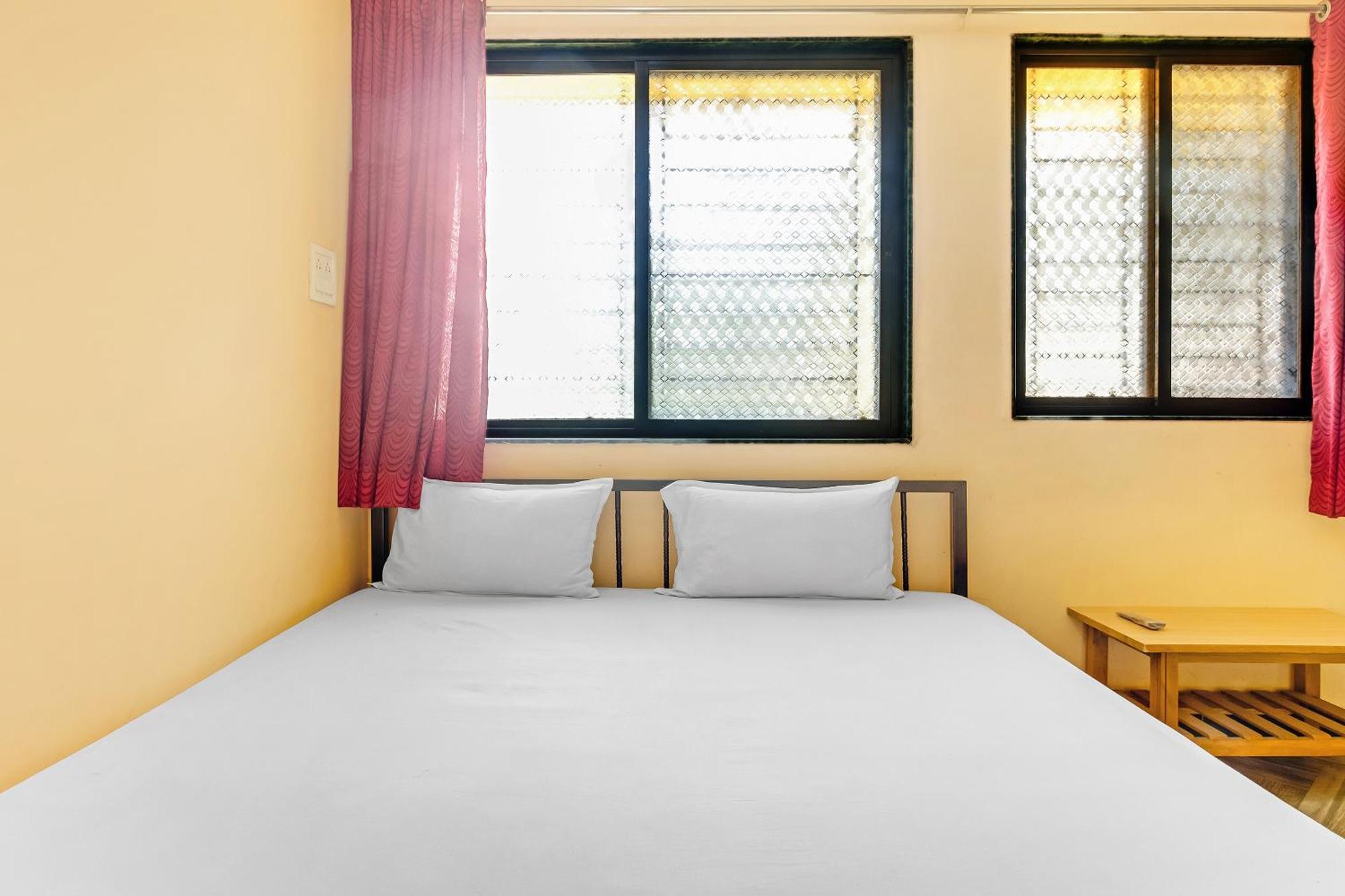 SPOT ON 44704 Harihar Lodging And Yatri Niwas Hotel Kolhapur Bagian luar foto